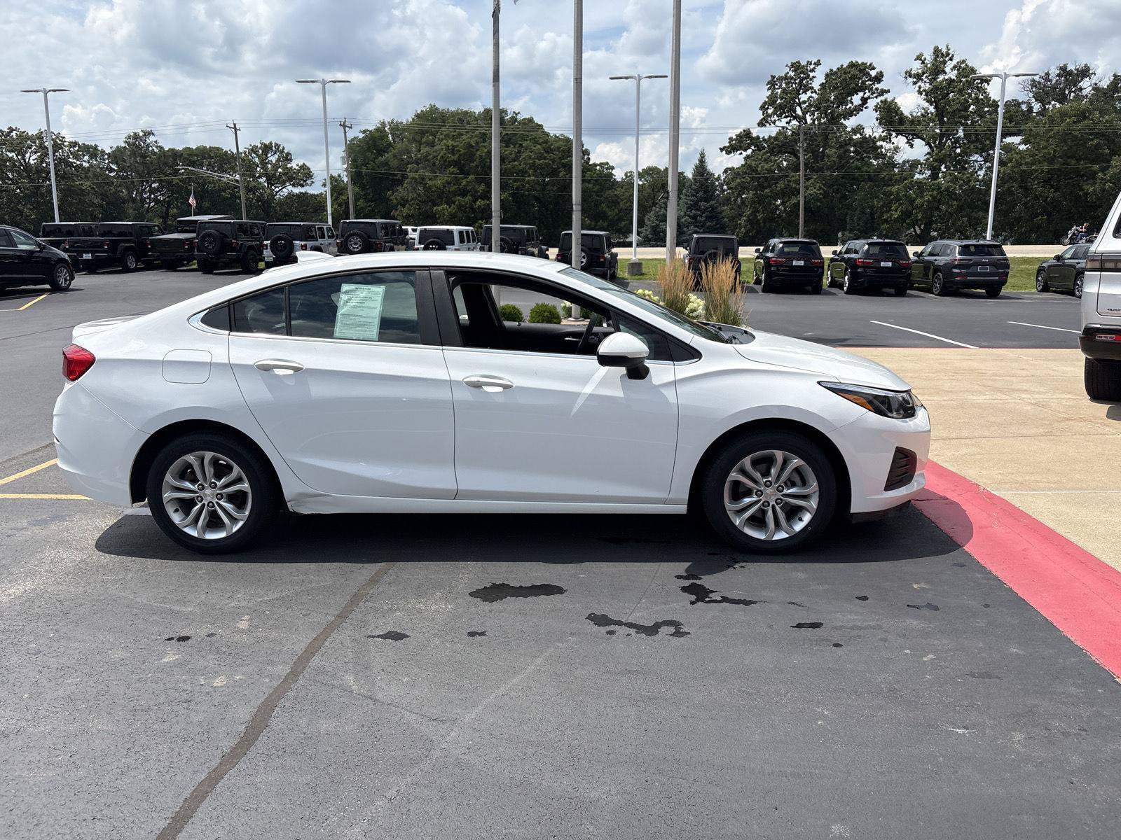 Used 2019 Chevrolet Cruze LT w/ LT True North Edition FWD image 4