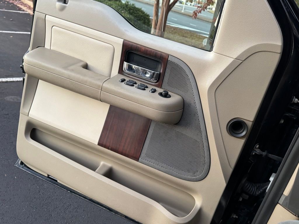 Used 2006 Lincoln Mark LT 4x4 image 23