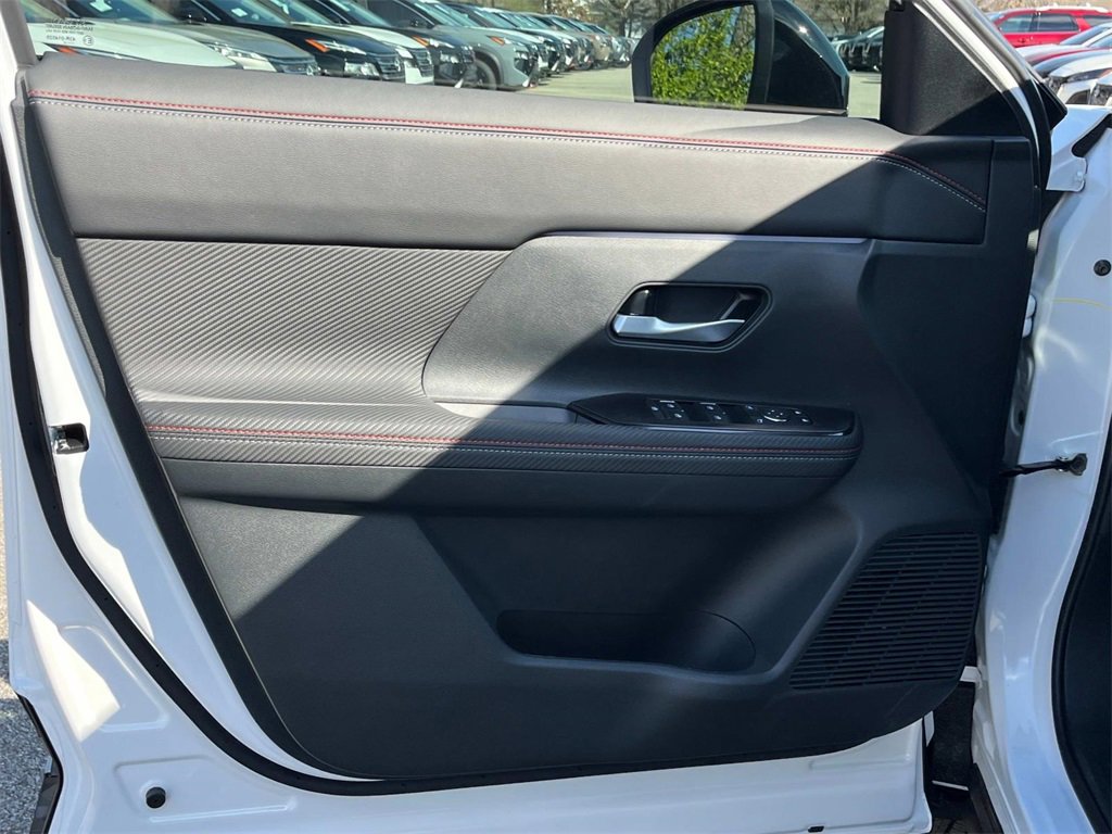 New 2025 Nissan Kicks SR image 22