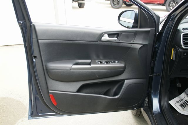 Used 2022 Kia Sportage LX image 11