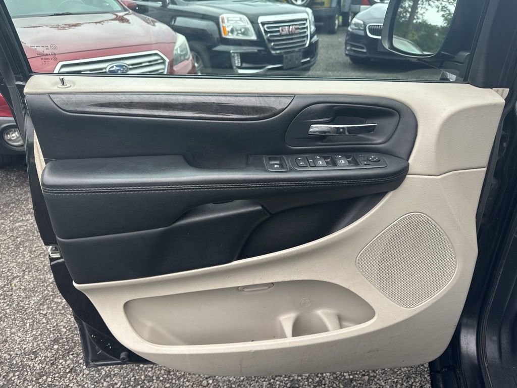 Used 2019 Dodge Grand Caravan SE image 28