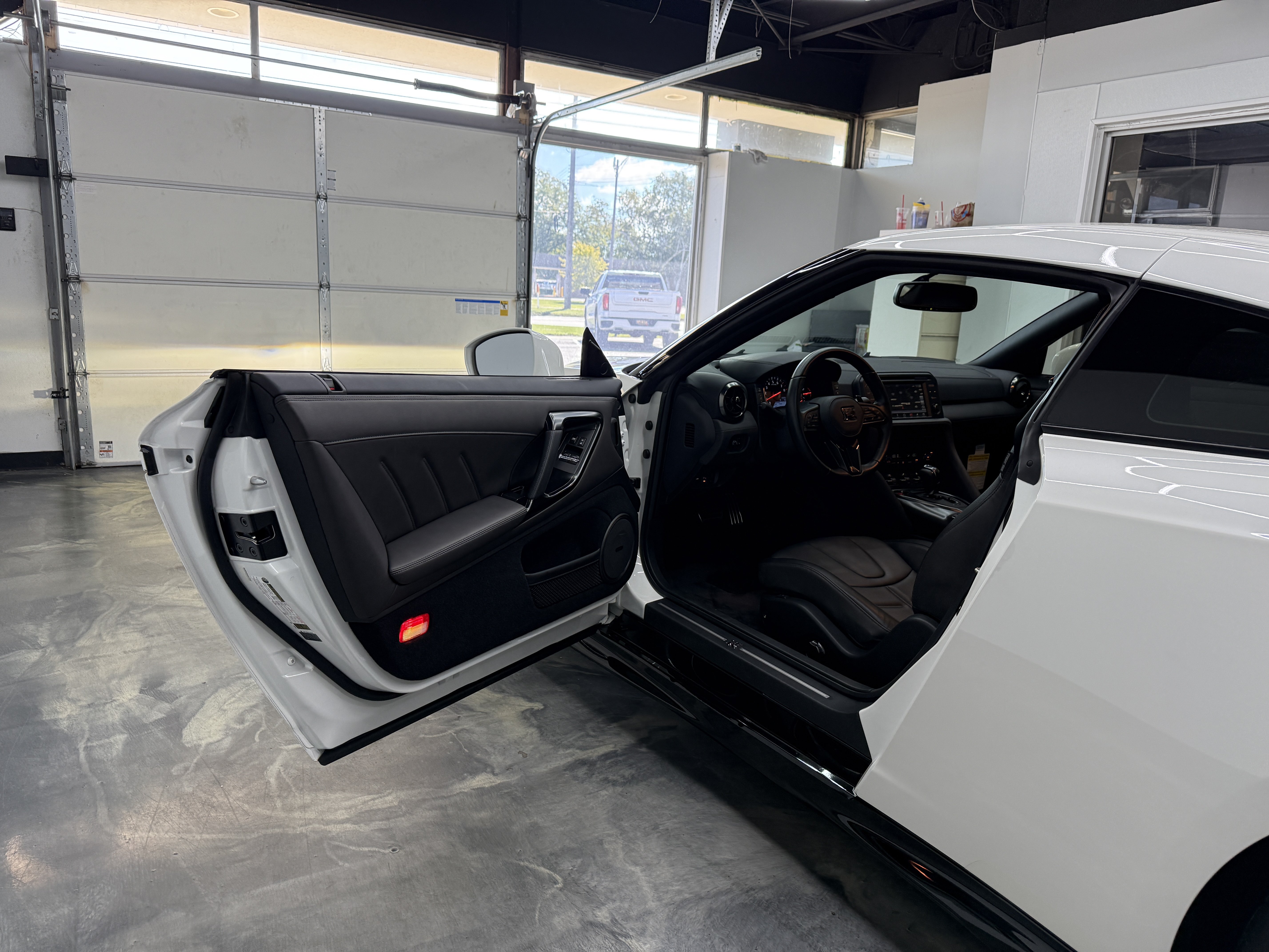 Used 2020 Nissan GT-R Premium AWD/4WD image 9