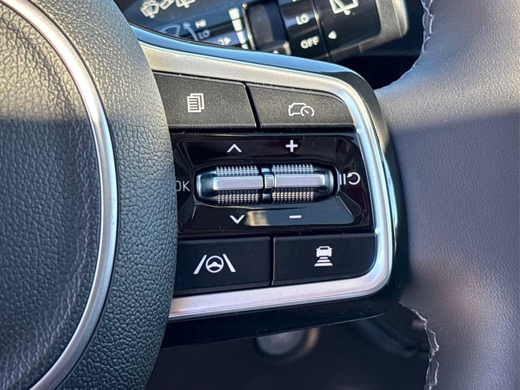 New 2025 Kia Carnival SX Prestige FWD image 22