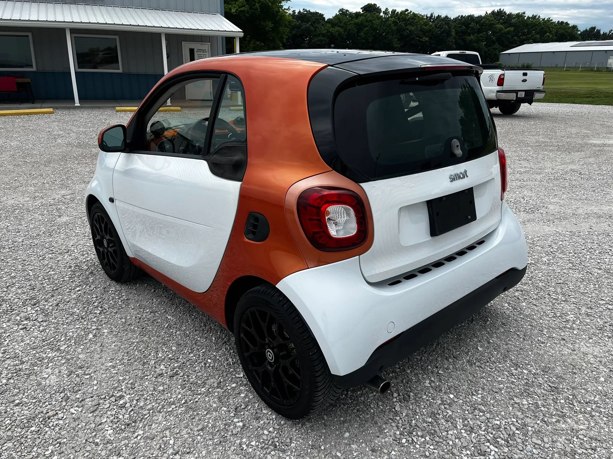 Used 2016 smart fortwo passion RWD image 5
