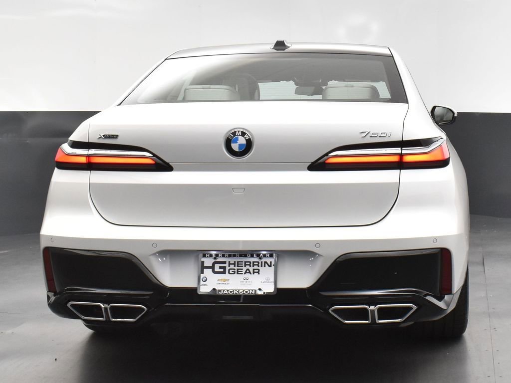 Certified 2024 BMW 760i xDrive w/ Executive Package image 6