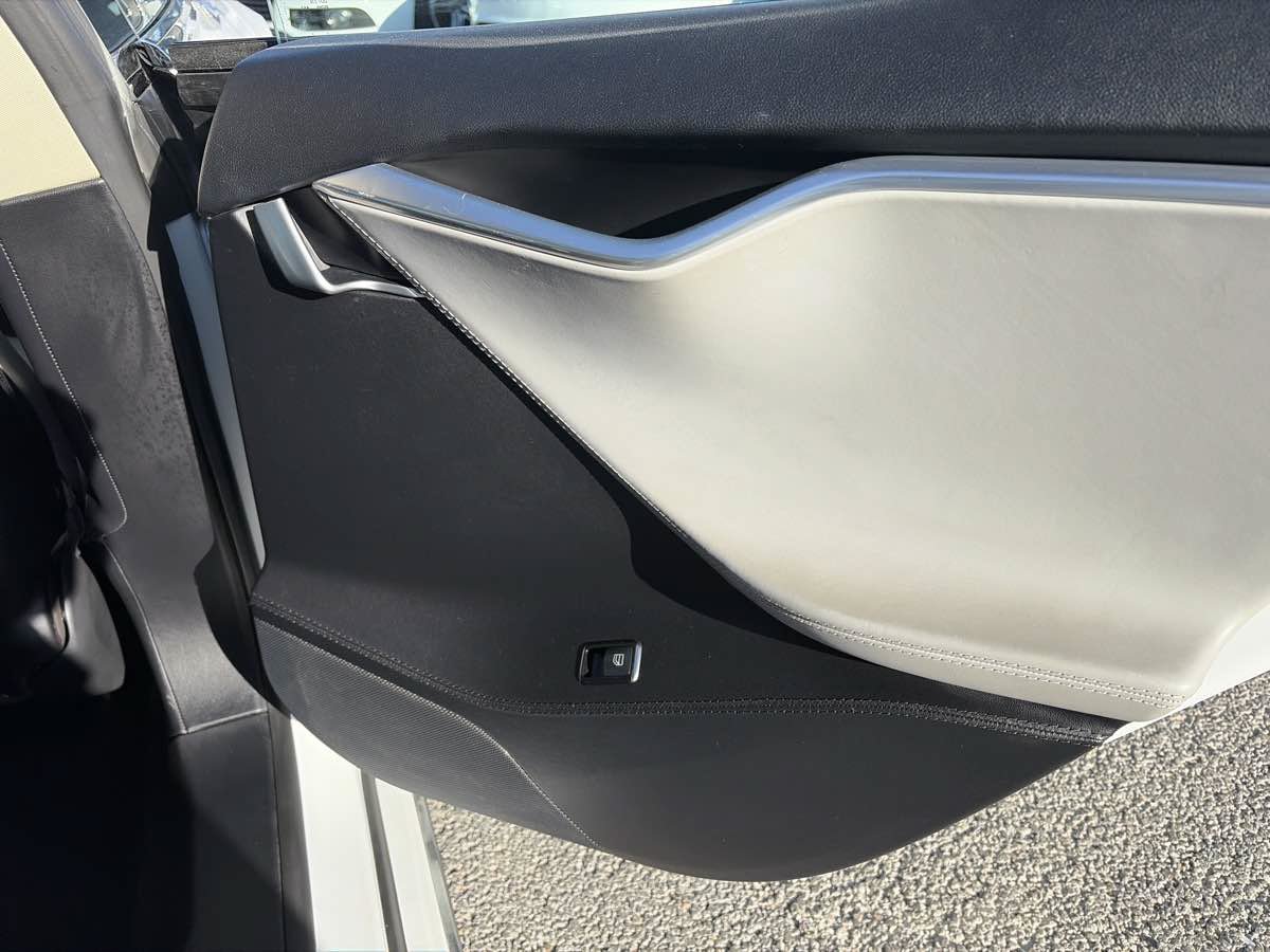 Used 2012 Tesla Model S RWD image 24