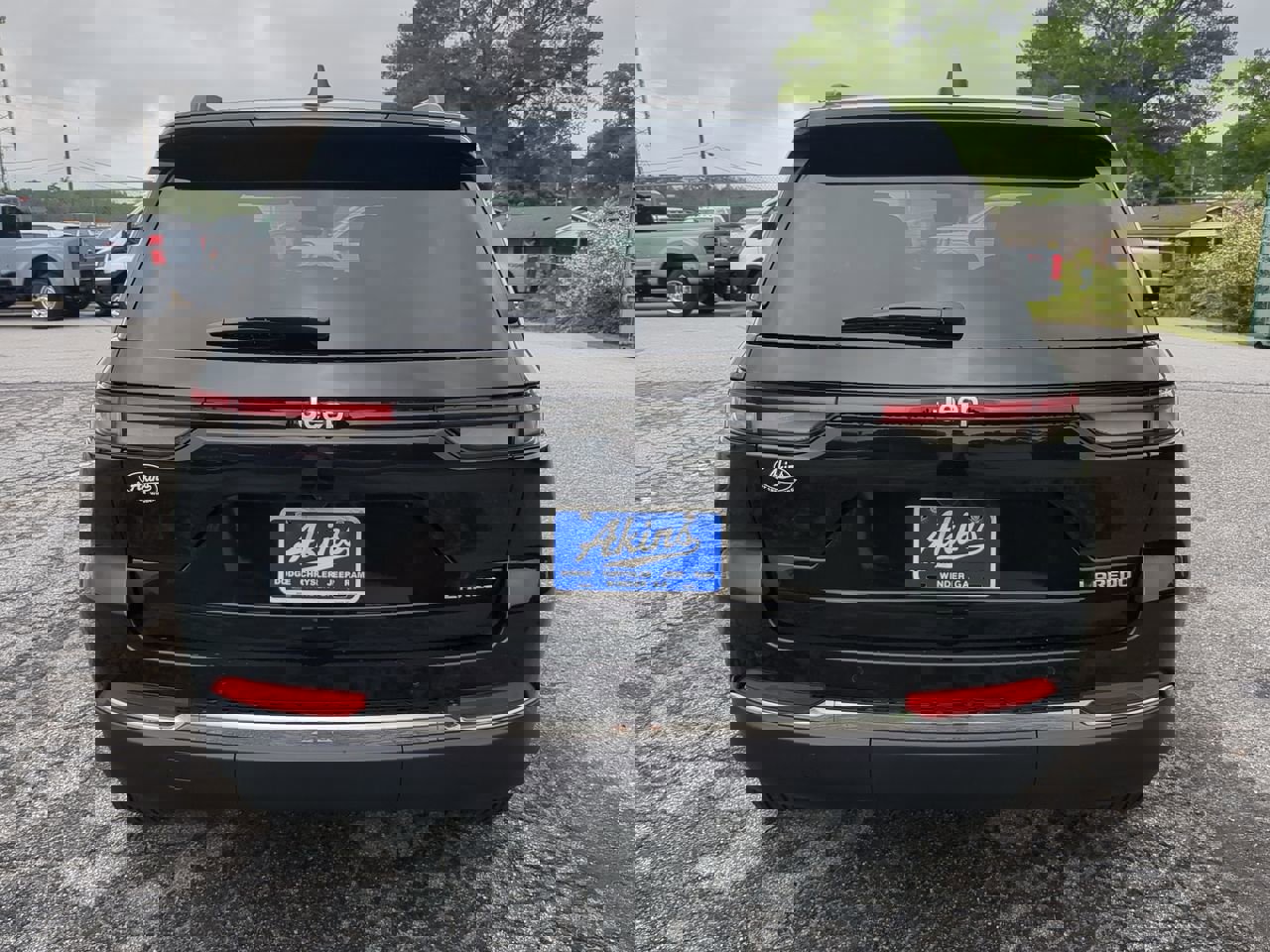 New 2025 Jeep Grand Cherokee Laredo X w/ Luxury Tech Group I image 4