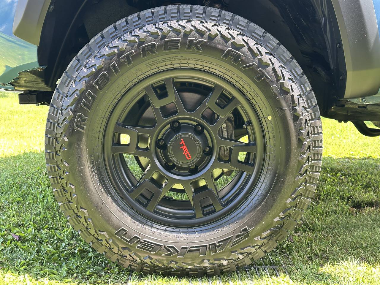 Used 2019 Toyota Tacoma TRD Off-Road w/ Technology Package AWD/4WD image 14