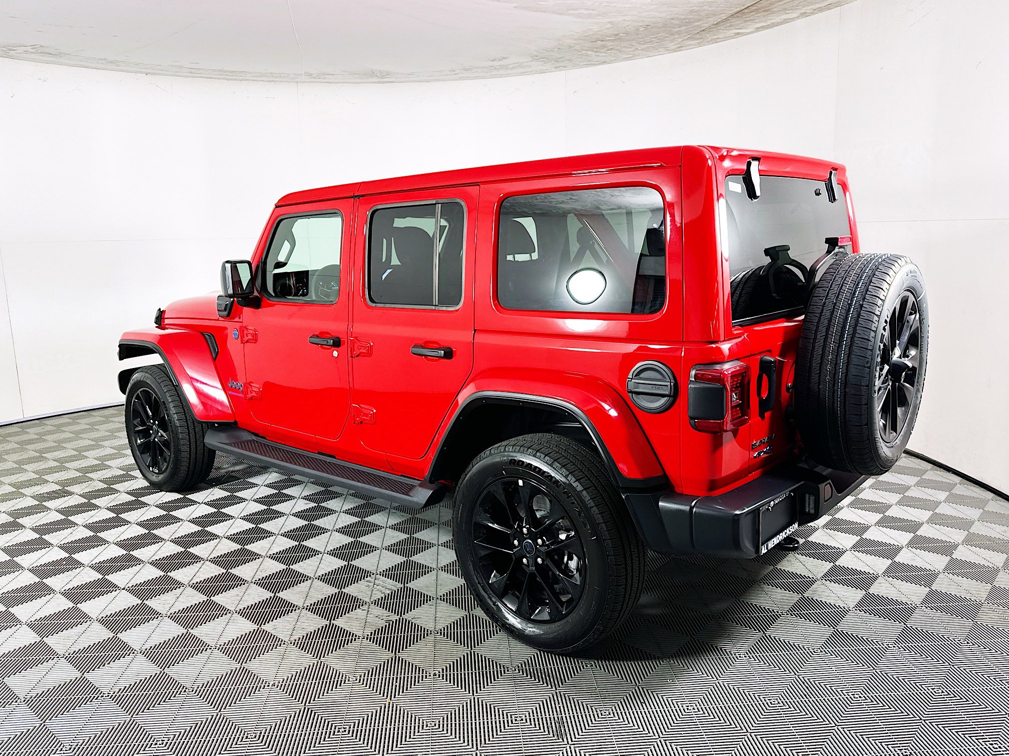 Used 2025 Jeep Wrangler Sahara image 5
