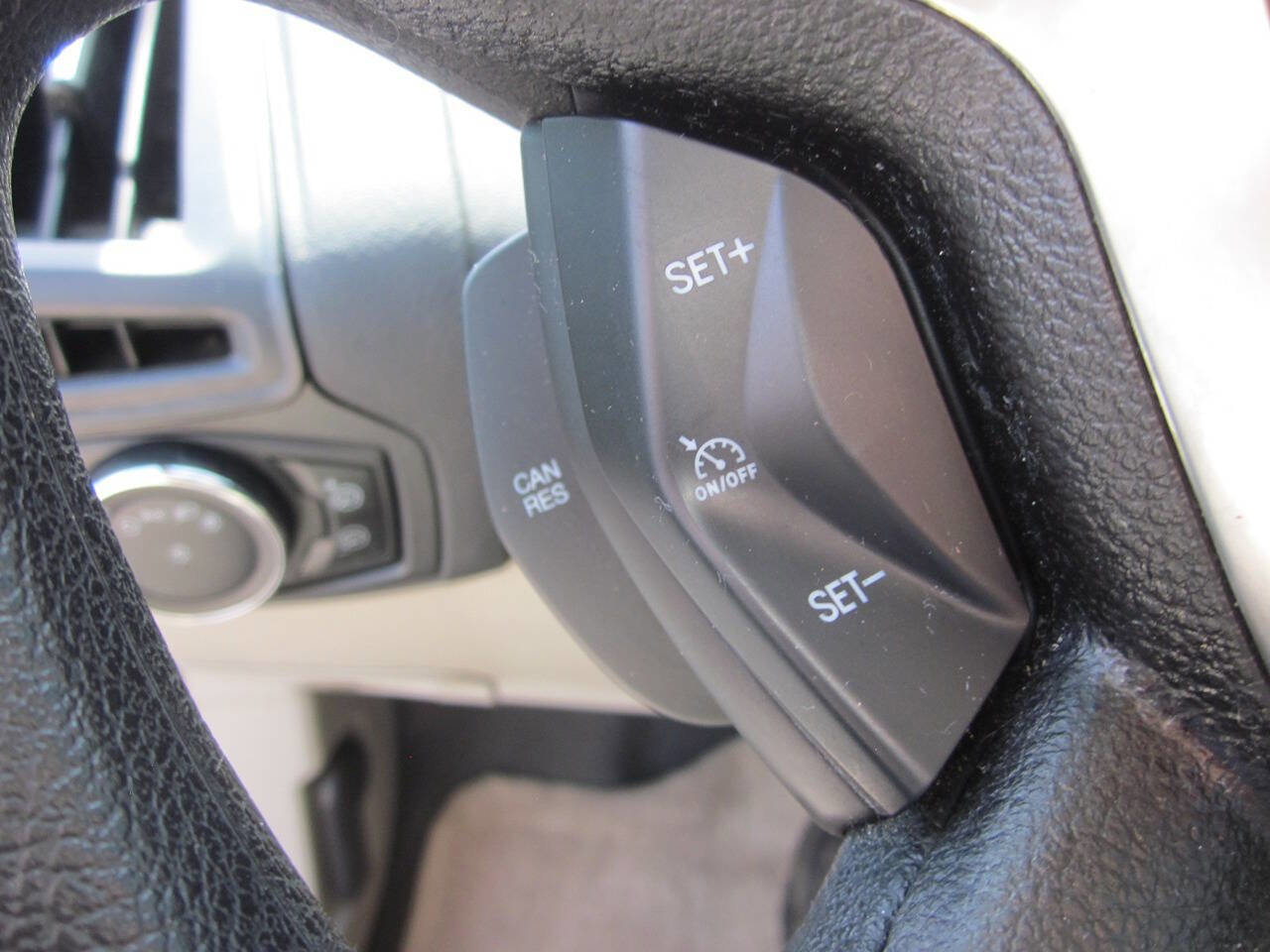 Used 2012 Ford Focus SE FWD image 25