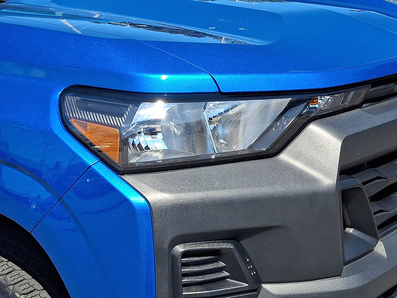 Used 2023 Chevrolet Colorado W/T w/ Technology Package AWD/4WD image 9