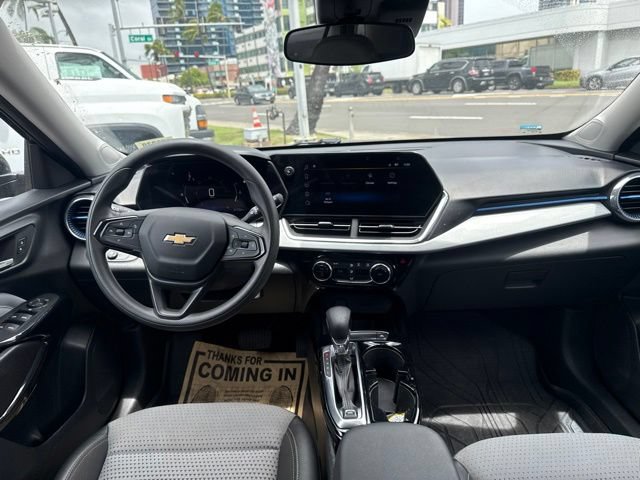 Used 2024 Chevrolet Trax LT w/ LPO, Blackout Package FWD image 11