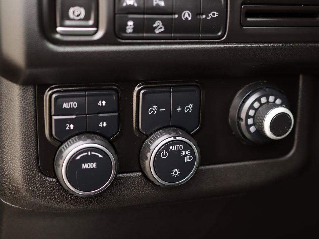 Used 2021 Chevrolet Suburban Premier image 11