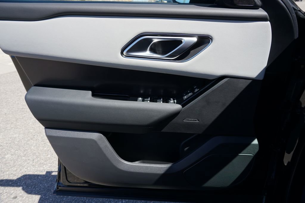 New 2026 Land Rover Range Rover Velar Dynamic SE image 17