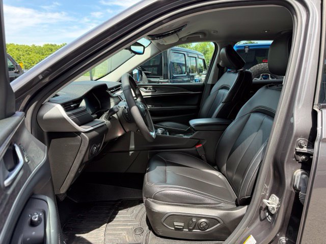 Used 2023 Jeep Grand Cherokee L Limited AWD/4WD image 14