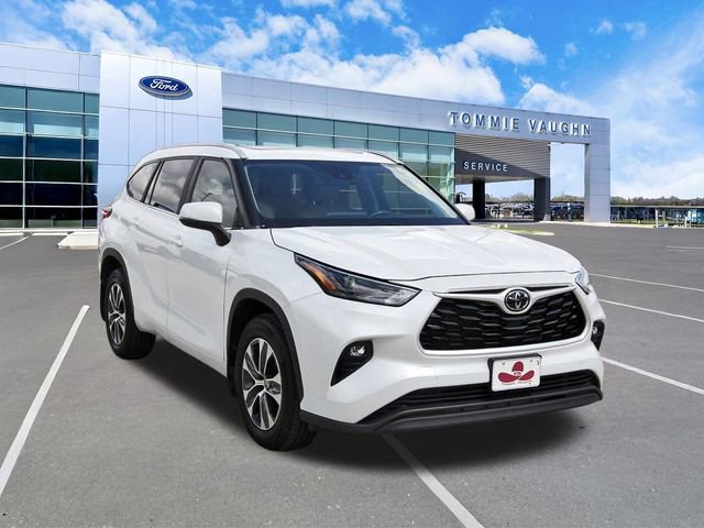 Used 2023 Toyota Highlander XLE image 6