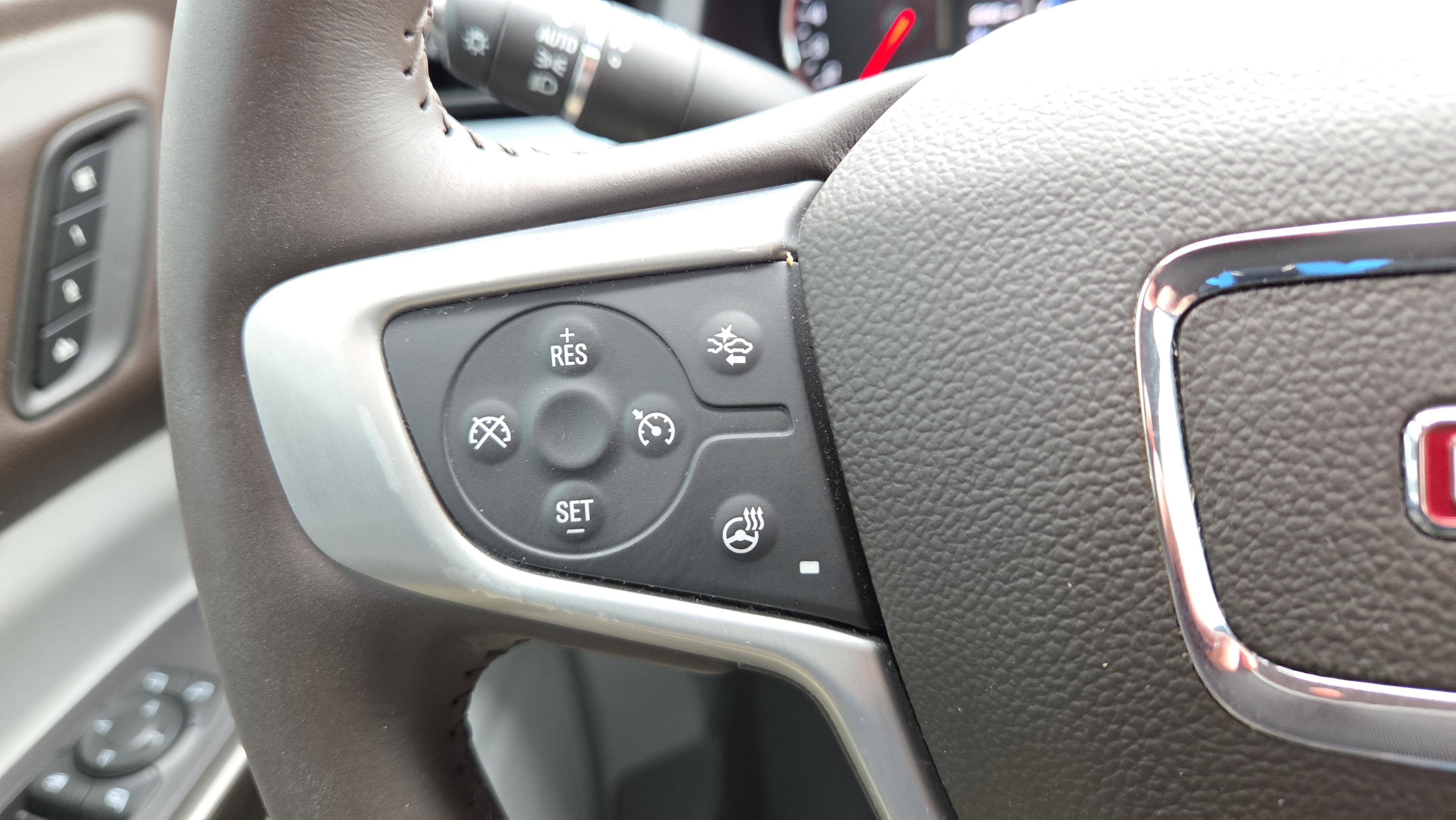 Used 2022 GMC Acadia SLT w/ Technology Package image 12