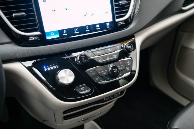 Used 2023 Chrysler Pacifica Touring-L image 30