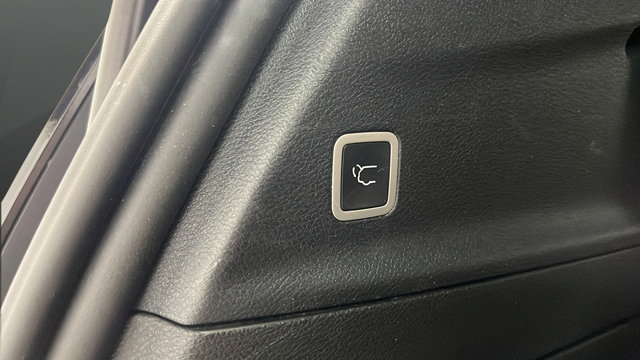 Used 2023 Chrysler Pacifica Pinnacle FWD image 31