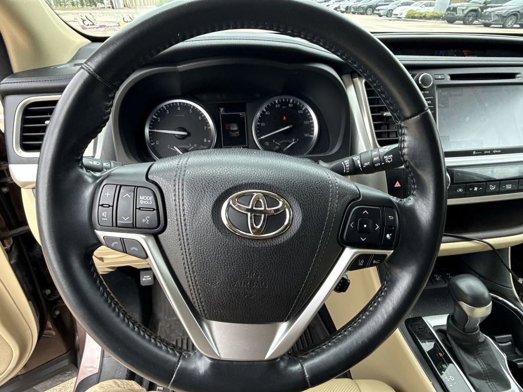 Used 2017 Toyota Highlander Limited AWD/4WD image 21
