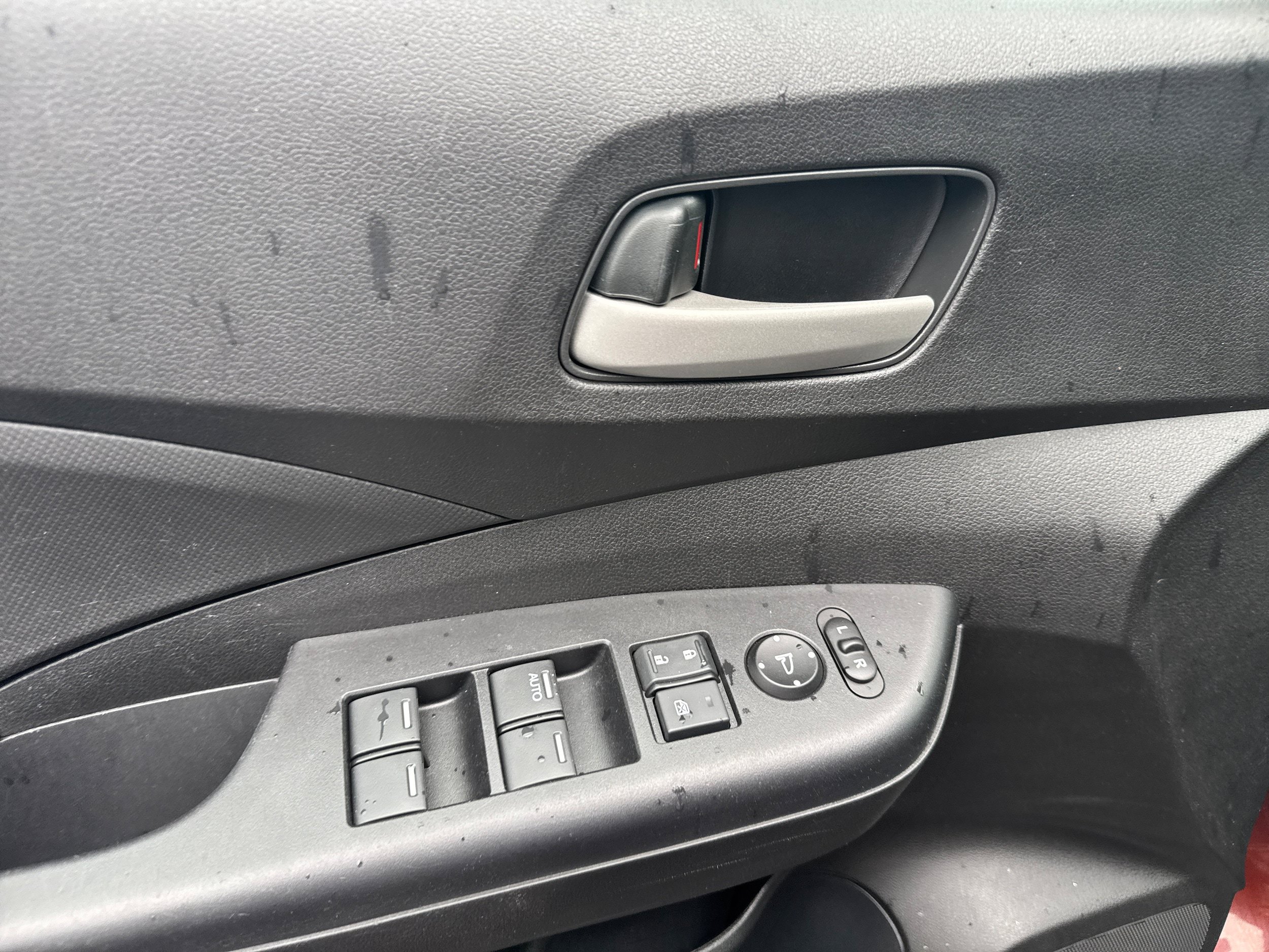 Used 2015 Honda CR-V LX image 5