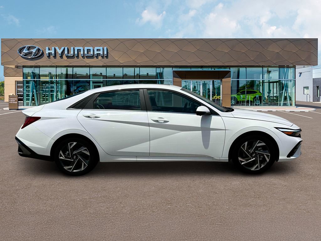 New 2025 Hyundai Elantra Limited FWD image 9