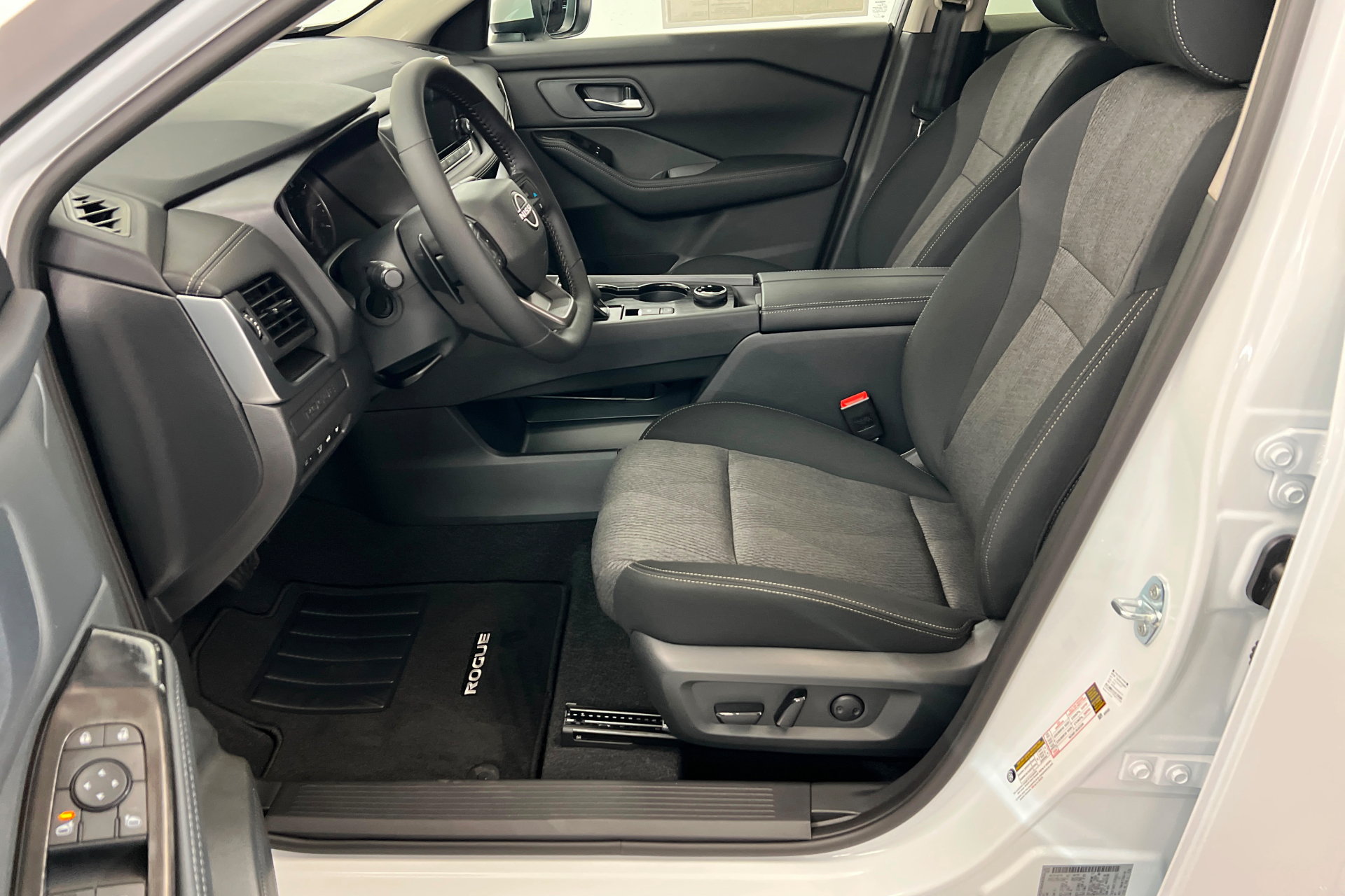 New 2026 Nissan Rogue SV w/ Cold Weather Package AWD/4WD image 17