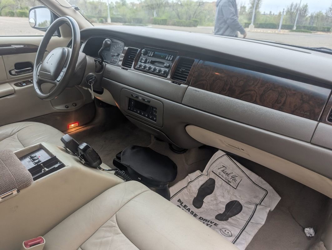 Used 1999 Lincoln Town Car Executive image 23