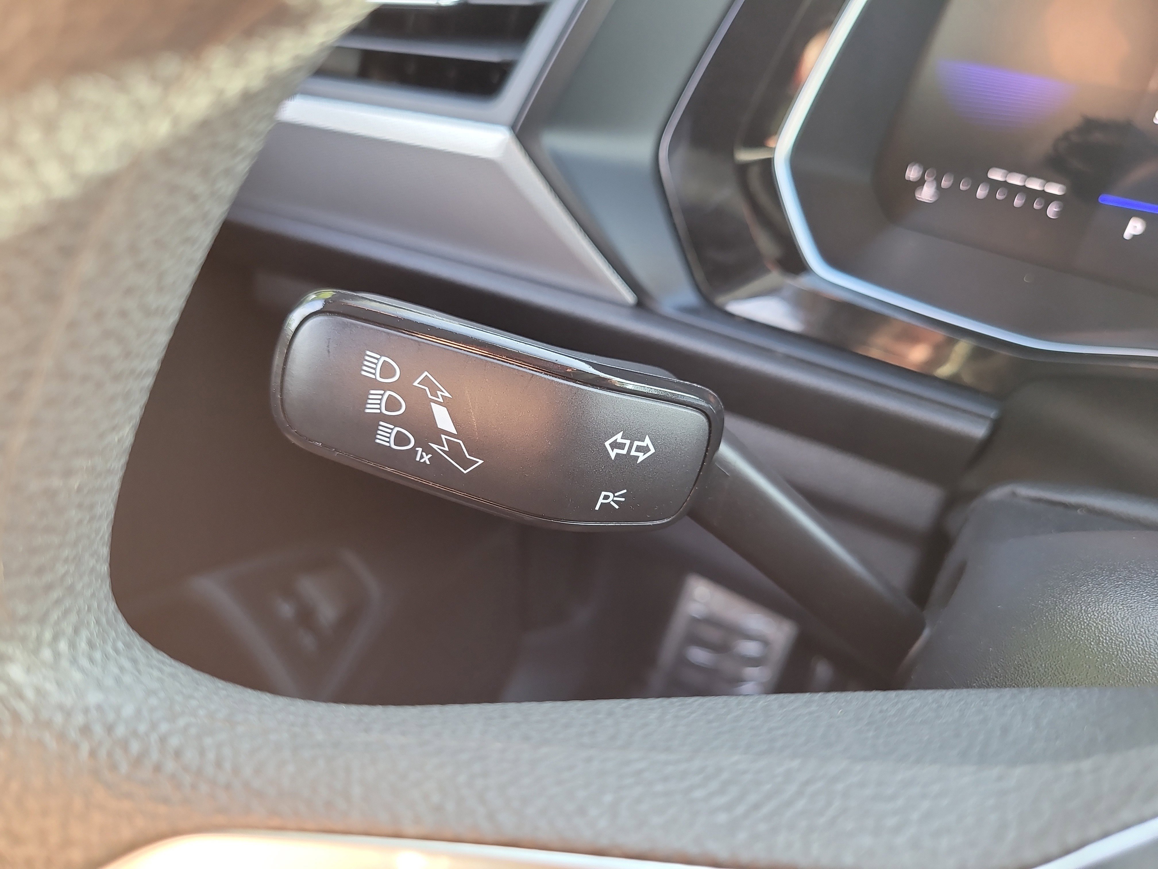 Used 2023 Volkswagen Jetta Sport image 29