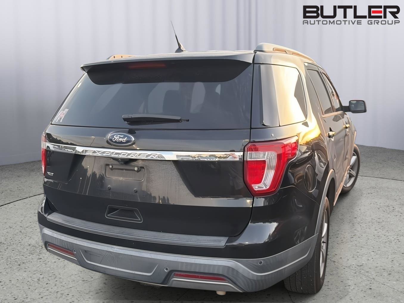 Used 2019 Ford Explorer XLT w/ Equipment Group 202A FWD image 7
