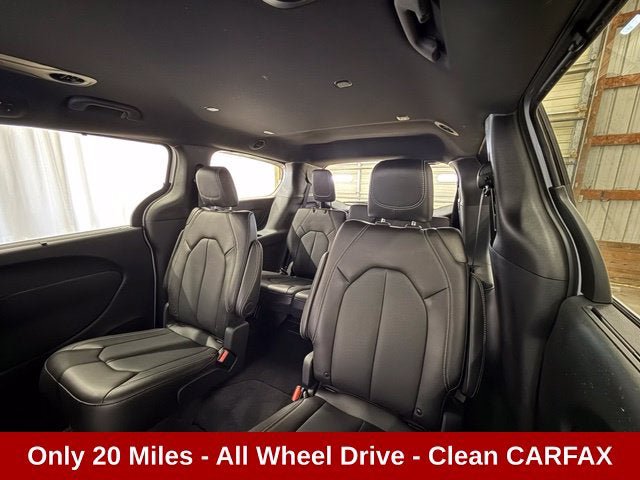 Used 2025 Chrysler Pacifica Select AWD/4WD image 19