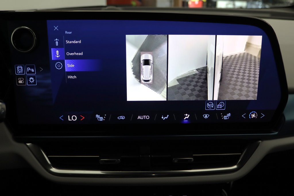 Certified 2025 Chevrolet Equinox EV LT FWD image 28