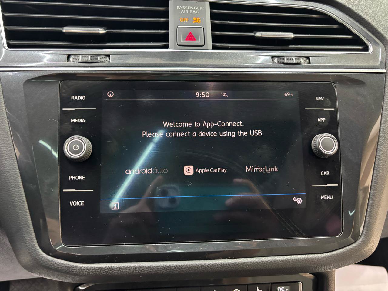 Used 2018 Volkswagen Tiguan SEL FWD image 26