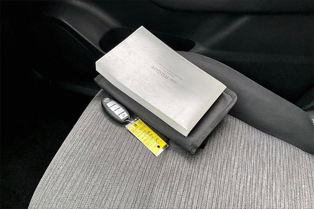 Used 2021 Nissan Rogue SV image 10