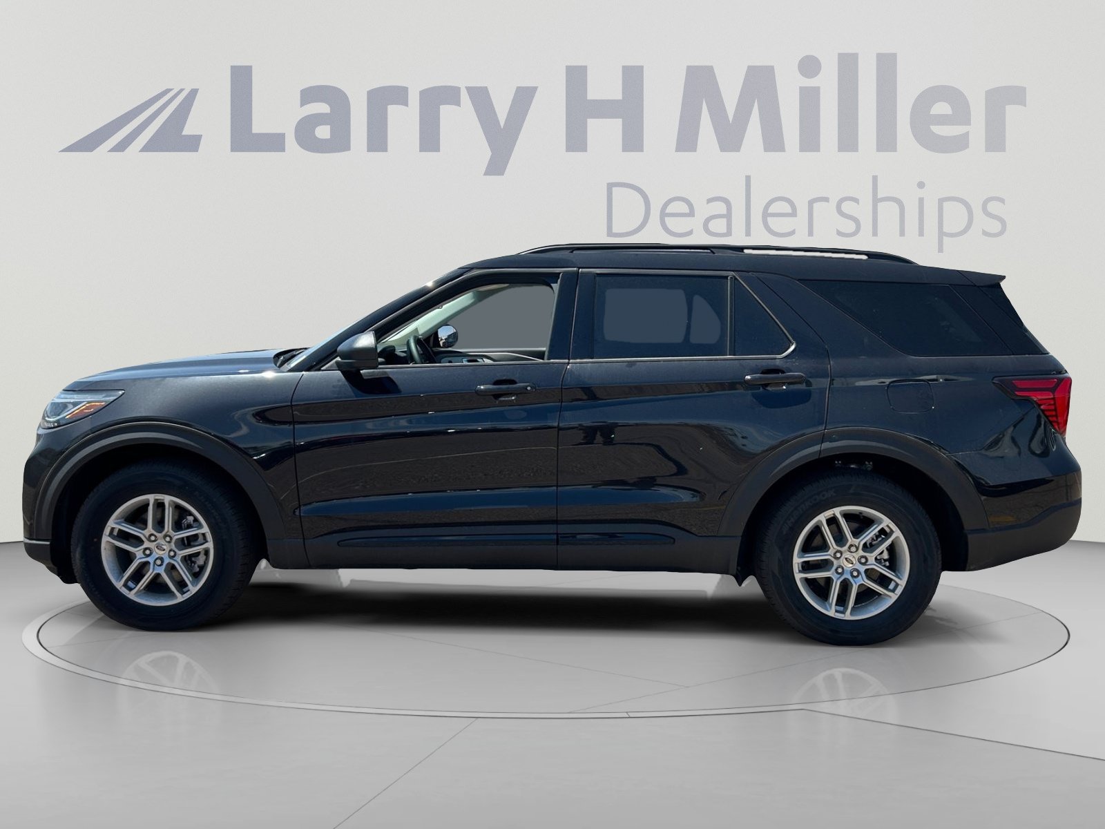 New 2026 Ford Explorer Active w/ Active Comfort Package RWD image 2