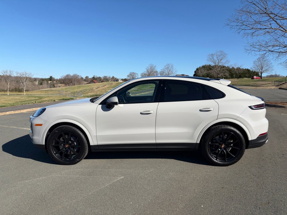 Certified 2025 Porsche Cayenne Coupe image 2