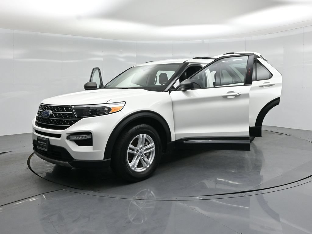 Certified 2023 Ford Explorer XLT w/ Equipment Group 202A RWD image 32