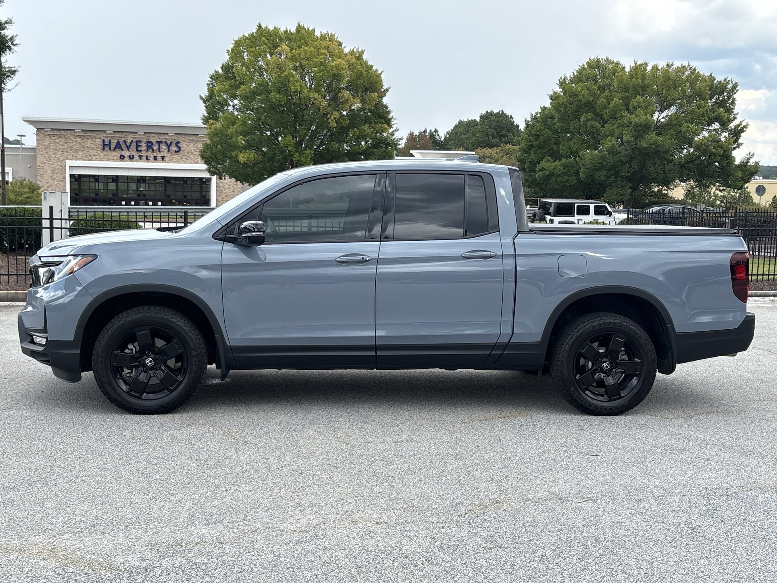 Used 2025 Honda Ridgeline Black Edition image 19