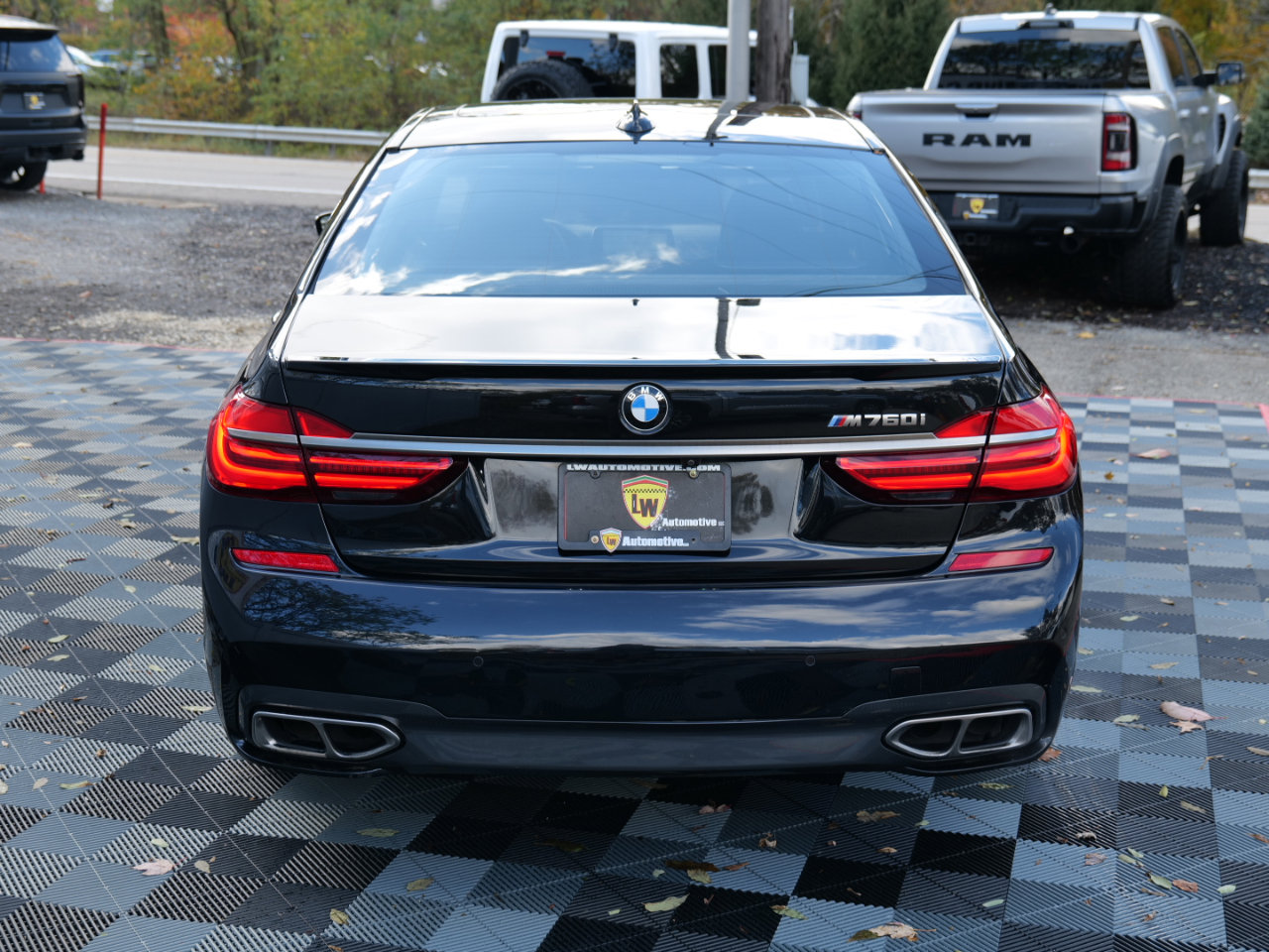 Used 2018 BMW M760i xDrive image 6