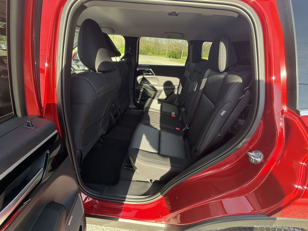 New 2026 Mitsubishi Outlander ES FWD image 22