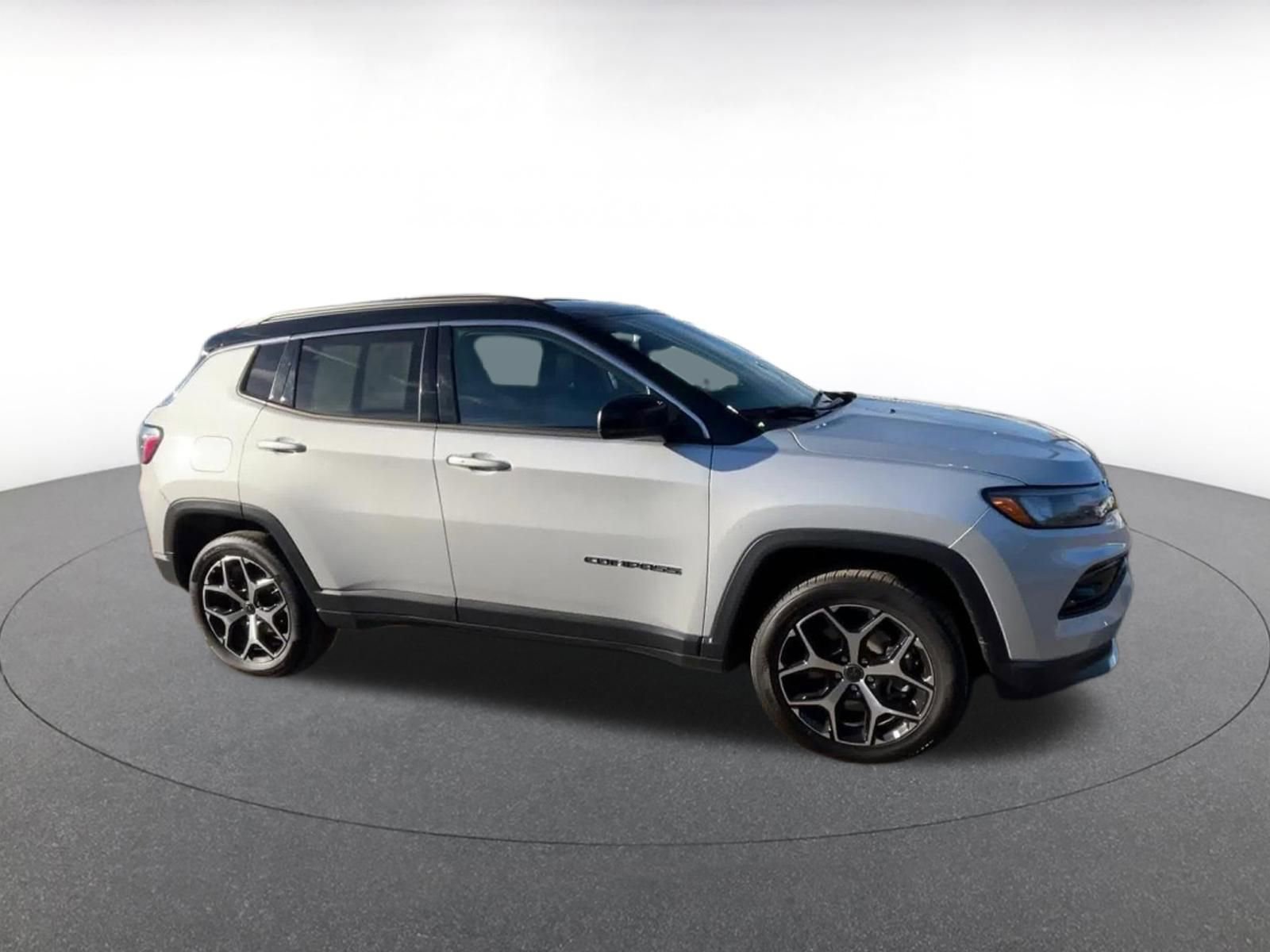 Used 2025 Jeep Compass Limited image 2