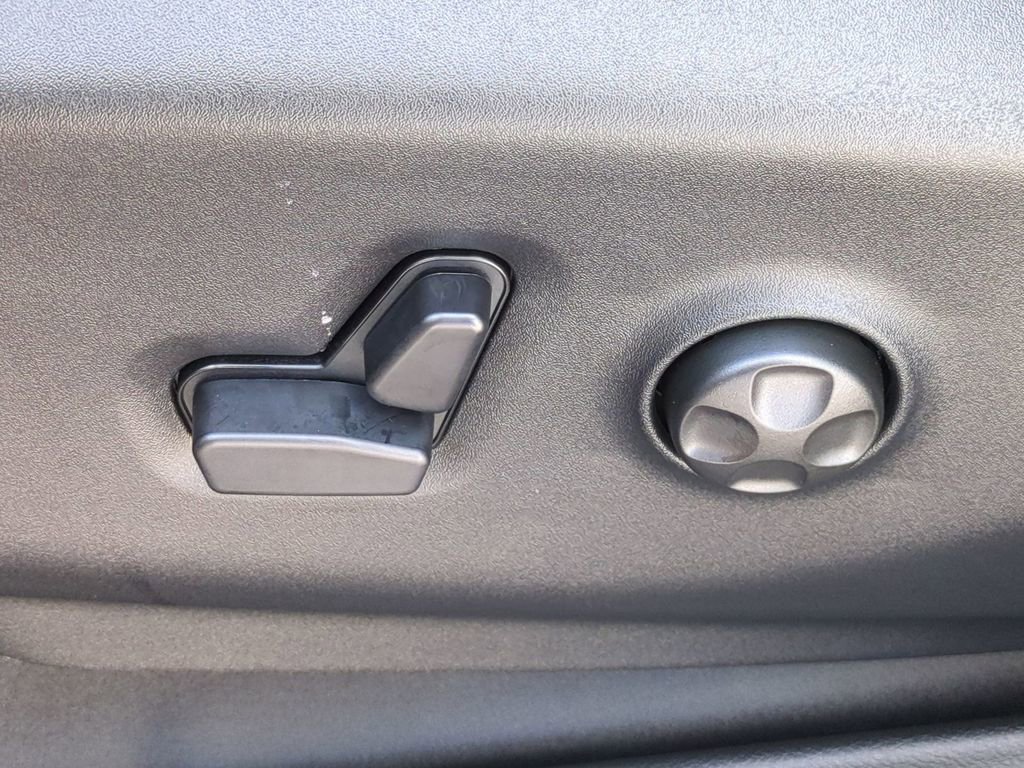 New 2025 Chrysler Pacifica Select FWD image 21