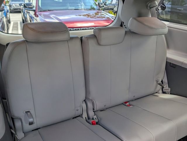 Used 2019 Toyota Sienna XLE w/ XLE Navigation Package FWD image 16