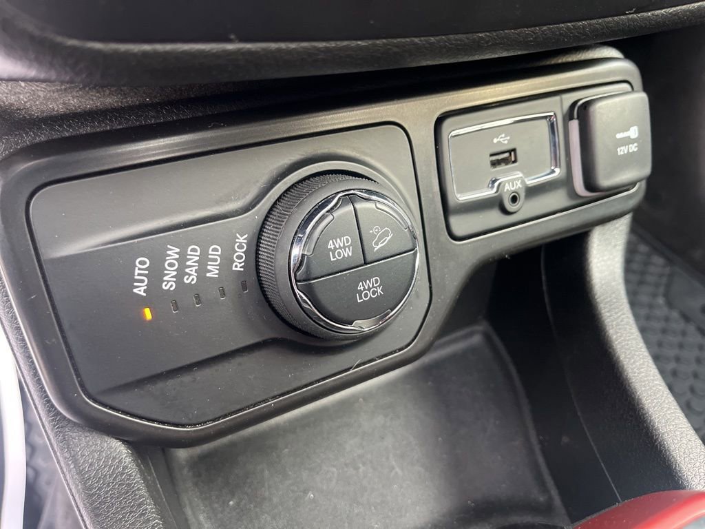 Used 2020 Jeep Renegade Trailhawk w/ Cold Weather Group image 18