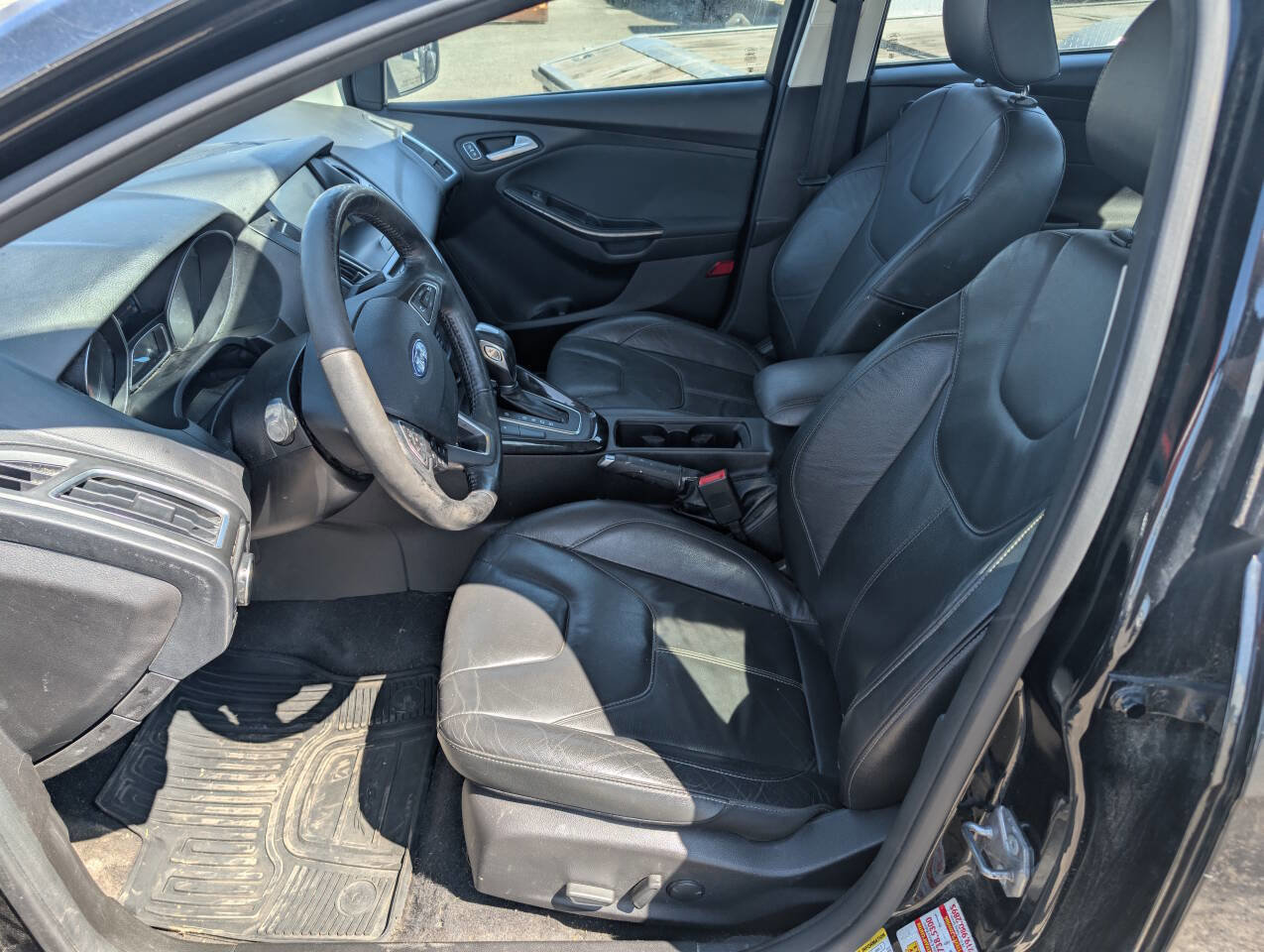 Used 2016 Ford Focus Titanium w/ Titanium Cold Weather Package image 4