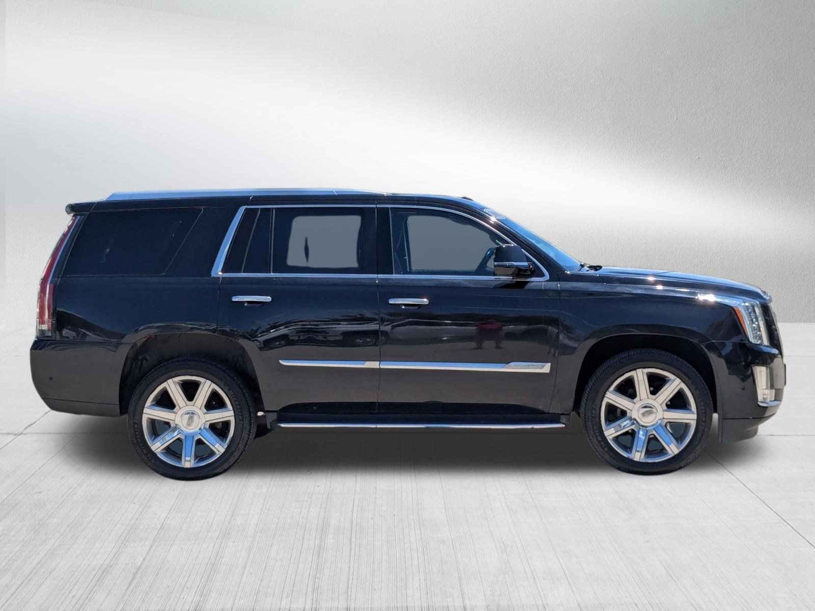 Used 2019 Cadillac Escalade Luxury AWD/4WD image 6