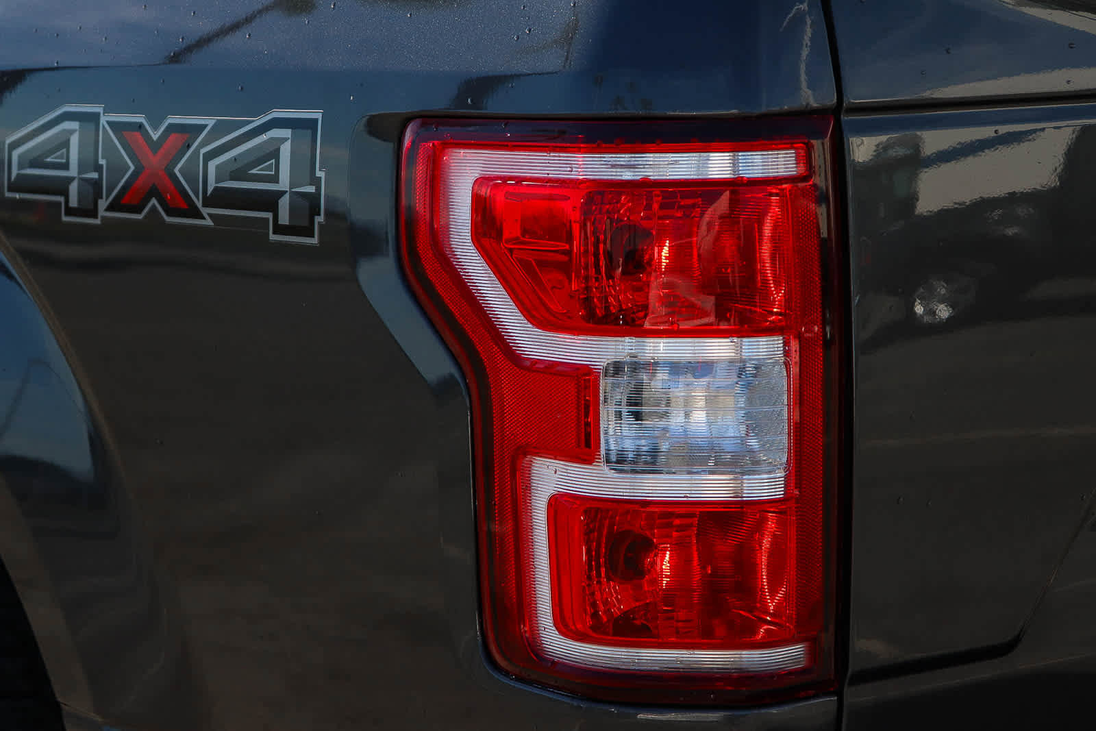 Used 2018 Ford F150 XLT w/ Equipment Group 302A Luxury AWD/4WD image 9