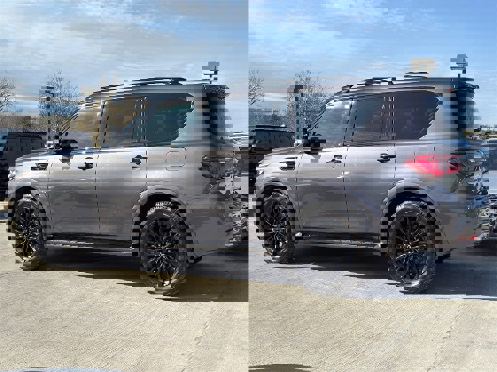 Used 2023 INFINITI QX80 Sensory w/ All-Season Package image 8