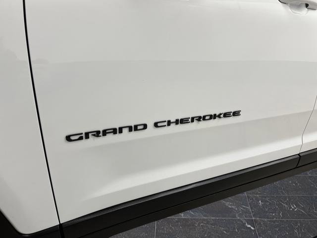 Used 2023 Jeep Grand Cherokee Limited w/ Luxury Tech Group II image 35