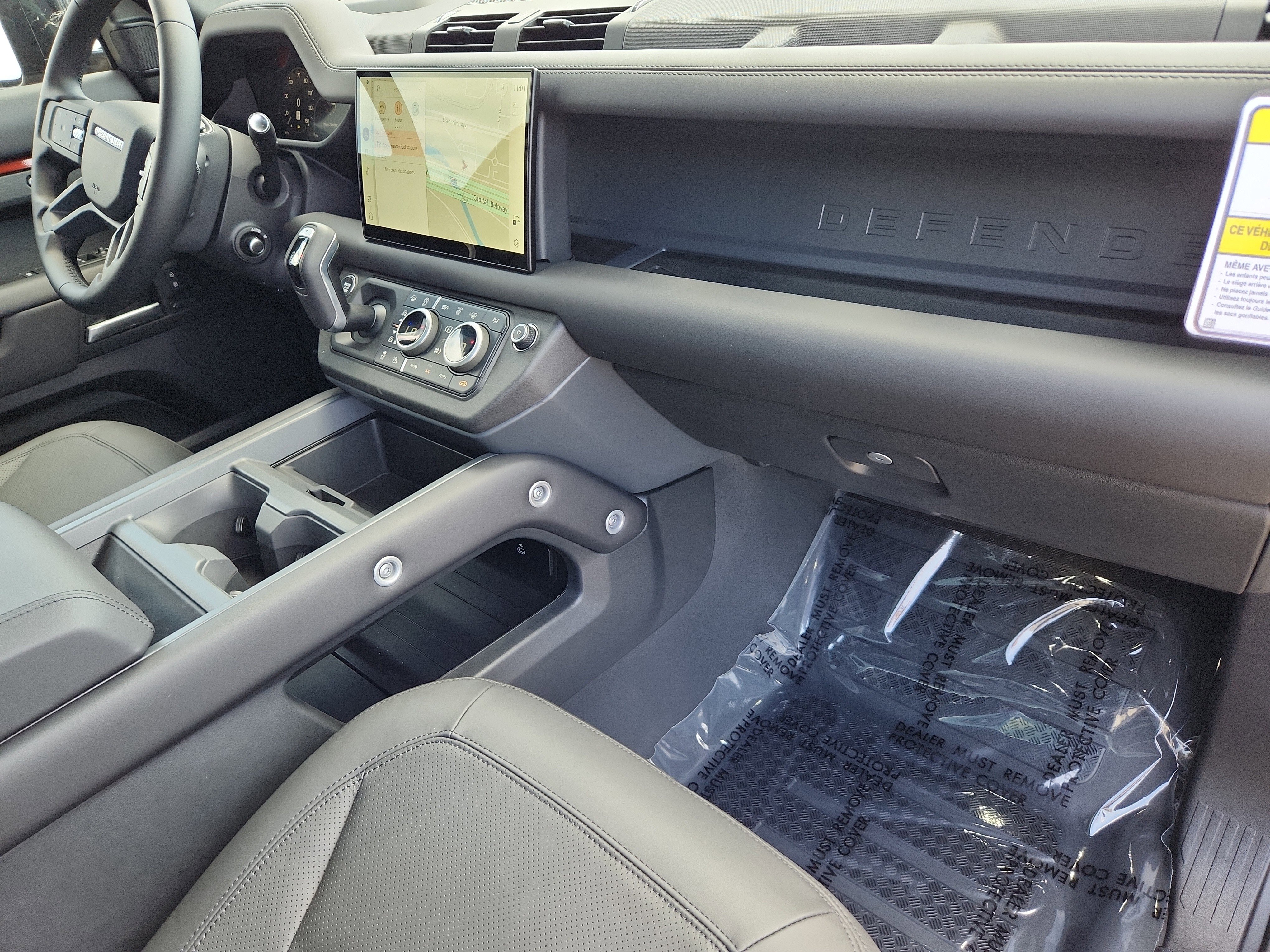 Used 2025 Land Rover Defender 130 X-Dynamic SE image 27